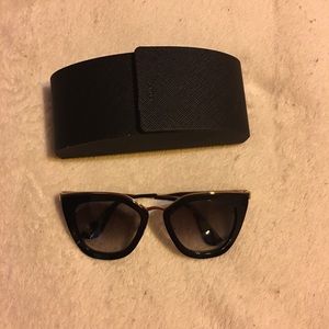 😎 Prada Women Cat eye Sunglasses 😎